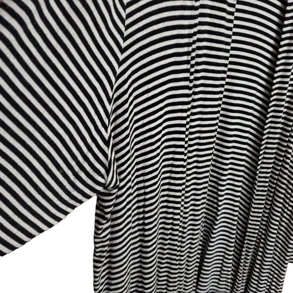 Torrid B&W rouched sleeve cardigan - Picture 4 of 14